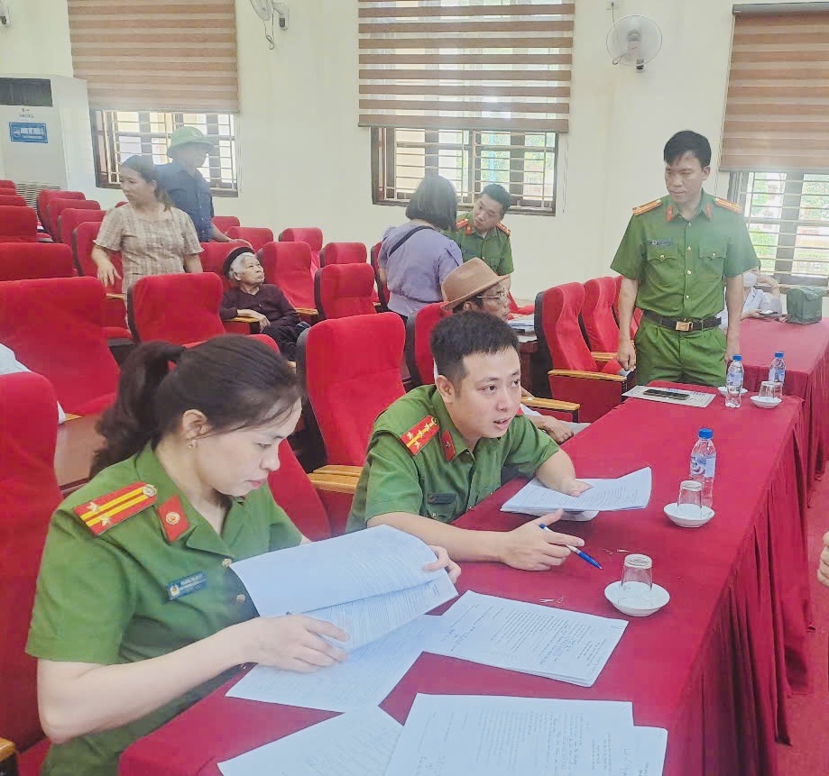 Anh-tin-bai